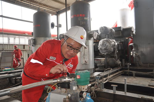 炎夏检修场上的最美身影 长庆油田采气二厂设备抢修记